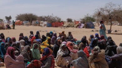 أمهات سودانيات يحفرن قبور أطفالهن في صحراء تشاد.. العطش يطارد الناجين من الحرب | سياسة