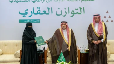 أمير الرياض يسلّم الدفعة الأولى من أراضي برنامج التوازن العقاري للمستفيدين