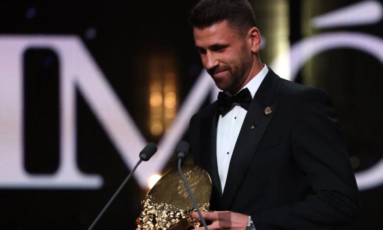 أوناي سيمون يتوج بجائزة "ياشين" لأفضل حارس مرمى في العالم 2026 | رياضة