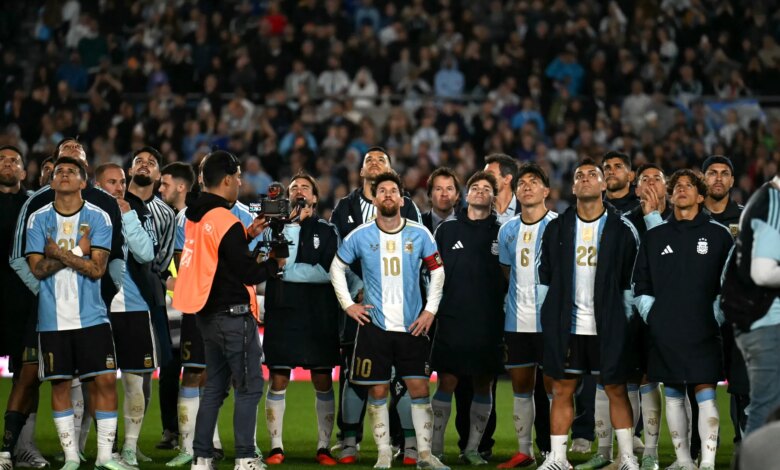 احتفلوا بهدفه في مرماهم.. البنينيون يودعون ميسي وكأنه "واحد منهم" | رياضة