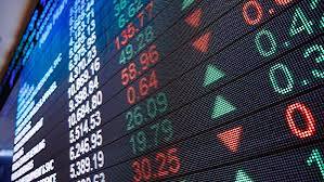 الأسهم السعودية تتراجع 179 نقطة وسط ضغوط بيعية.. وترقب لأداء السوق غدً