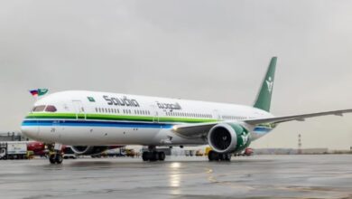 الخطوط السعودية: استئناف رحلاتها بمطار الملك خالد الدولي بعد حادثة أسفرت عن وفاة أحد منسوبيها