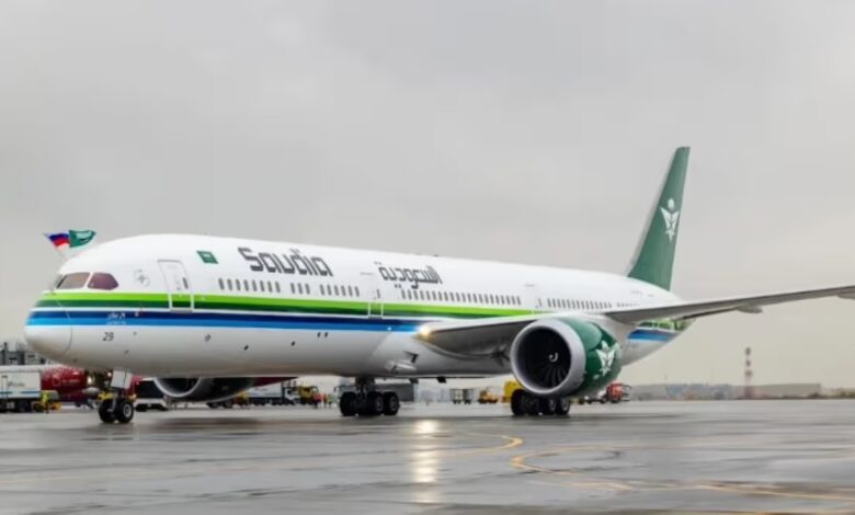 الخطوط السعودية: استئناف رحلاتها بمطار الملك خالد الدولي بعد حادثة أسفرت عن وفاة أحد منسوبيها