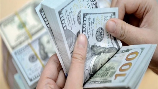 الدولار يتراجع.. ما الذي يحدث في الأسواق؟