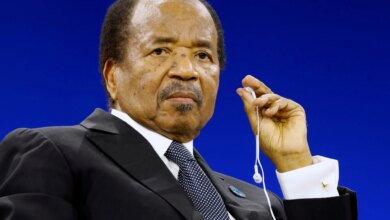 "الرئيس يزور بلاده".. حاكم الكاميرون يعود من سويسرا وسط موجة من السخرية | أخبار