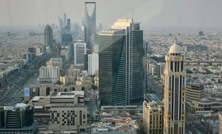 السعودية تعترض صاروخا حوثيا باتجاه الرياض واشتباكات عنيفة في تعز | أخبار
