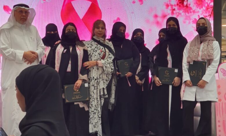 "العلاج الآمن" تختتم حملتها الوردية برسالة أمل .. فحوصات لأكثر من 500 سيدة وتكريم المتعافيات
