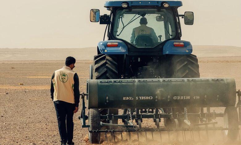 الغطاء النباتي يعلن نثر البذور في 4 مواقع بالجوف لتأهيل المراعي الطبيعية