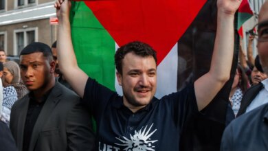 الناشط الفلسطيني محمود خليل يعود لجامعة كولومبيا للمرة الأولى منذ اعتقاله | أخبار