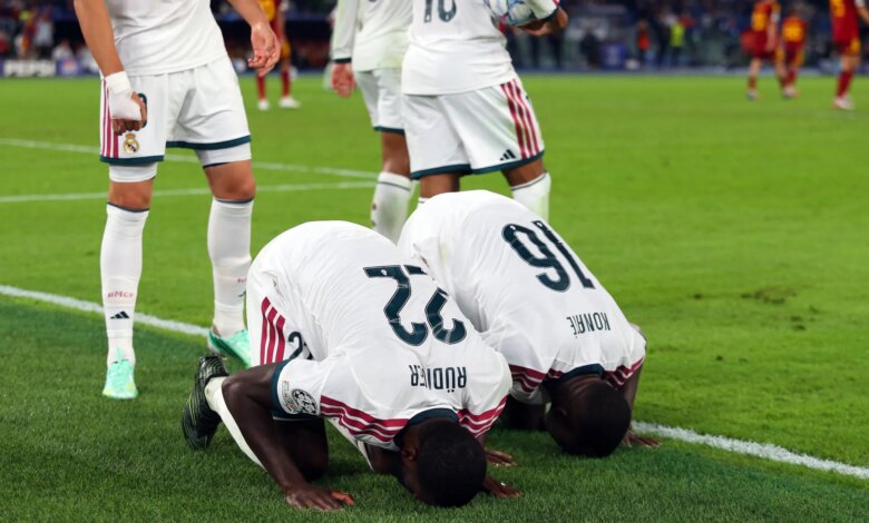 بالفيديو.. سجدة "المسلمَين" روديغر وكوناتي بعد هدف مدريد القاتل في مرمى روما | رياضة