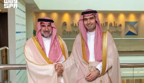رئيس هيئة السوق المالية ومحافظ صندوق الاستثمارات العامة يستعرضان تعزيز التعاون بين الجانبين في عدد من المجالات