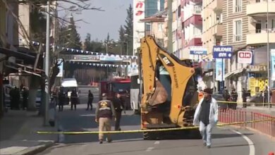 فندق الجنون على حدود سوريا.. صحفي أمريكي يروي دروسه الأولى في تغطية الحرب | إعلام