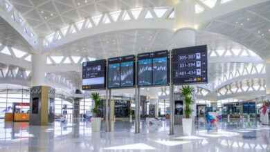 مطار الملك خالد يدعو المسافرين للتحقق من حالة رحلاتهم قبل التوجه للمطار