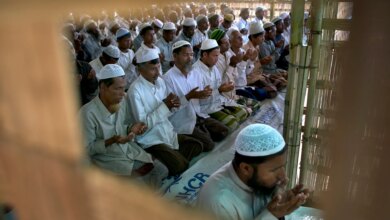 مُنعوا ترميم مساجدهم فانهارت فوقهم.. هكذا فتك الزلزال بمسلمي ميانمار | أخبار