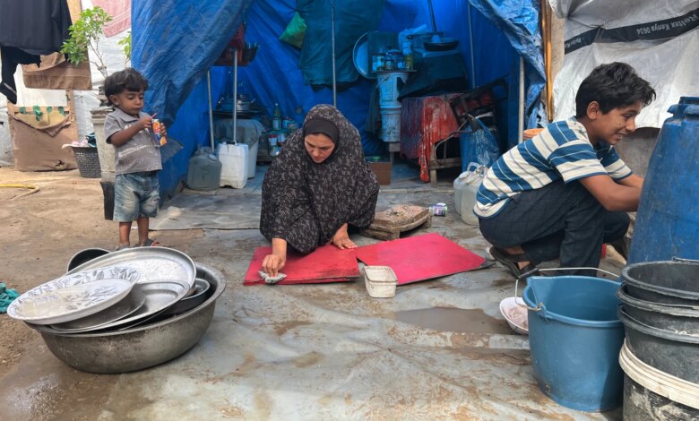 يهابون الأدراج.. أطفال غزة لا يعرفون البيت والجدران الصلبة | سياسة